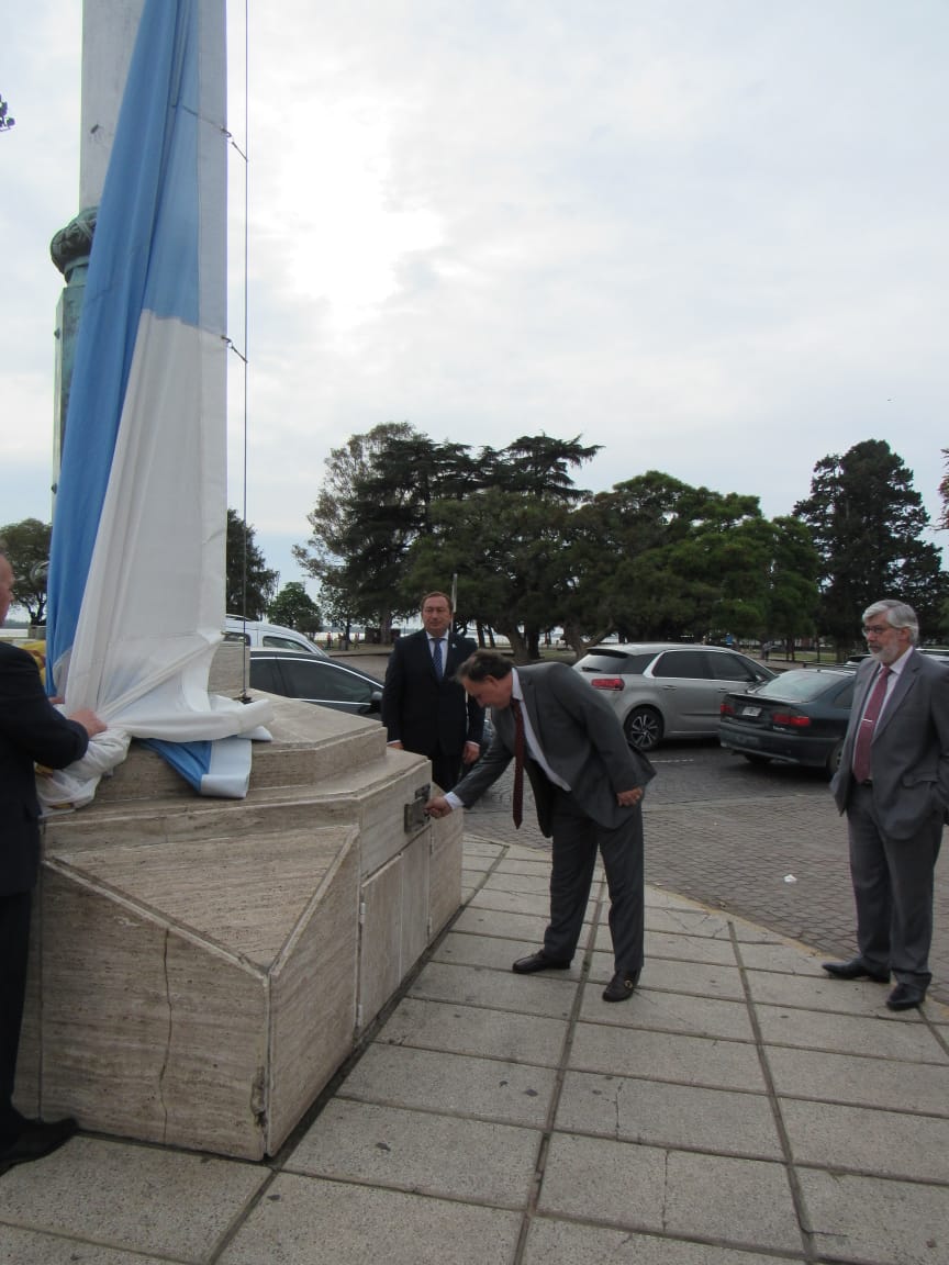 Izamiento de la bandera por el día del Procurador 